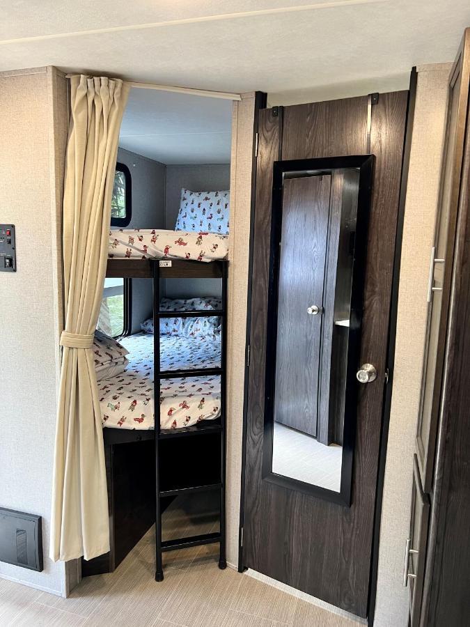 Aldeamento Turístico Lake Front Rv Experience Close To Port Canaveral And Kennedy Space Center *