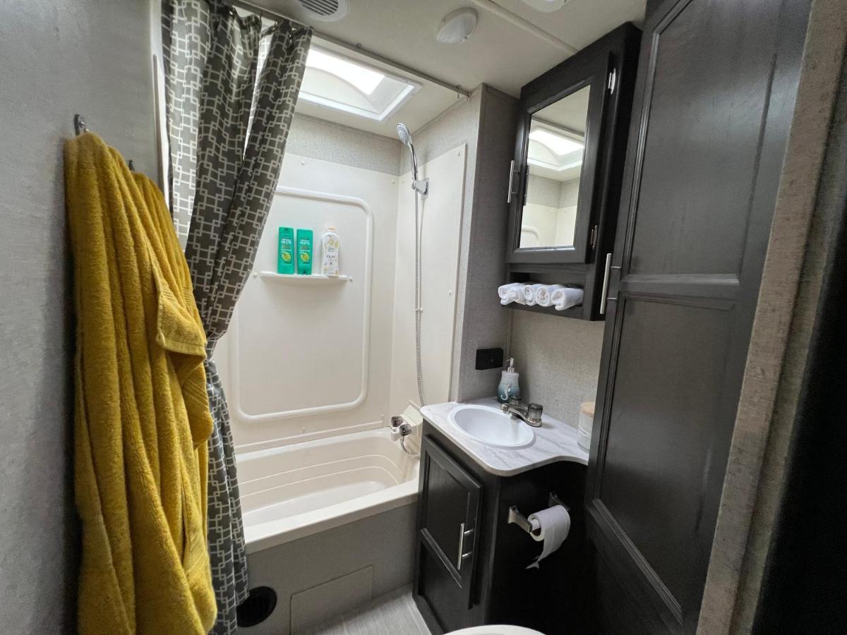 Aldeamento Turístico Lake Front Rv Experience Close To Port Canaveral And Kennedy Space Center