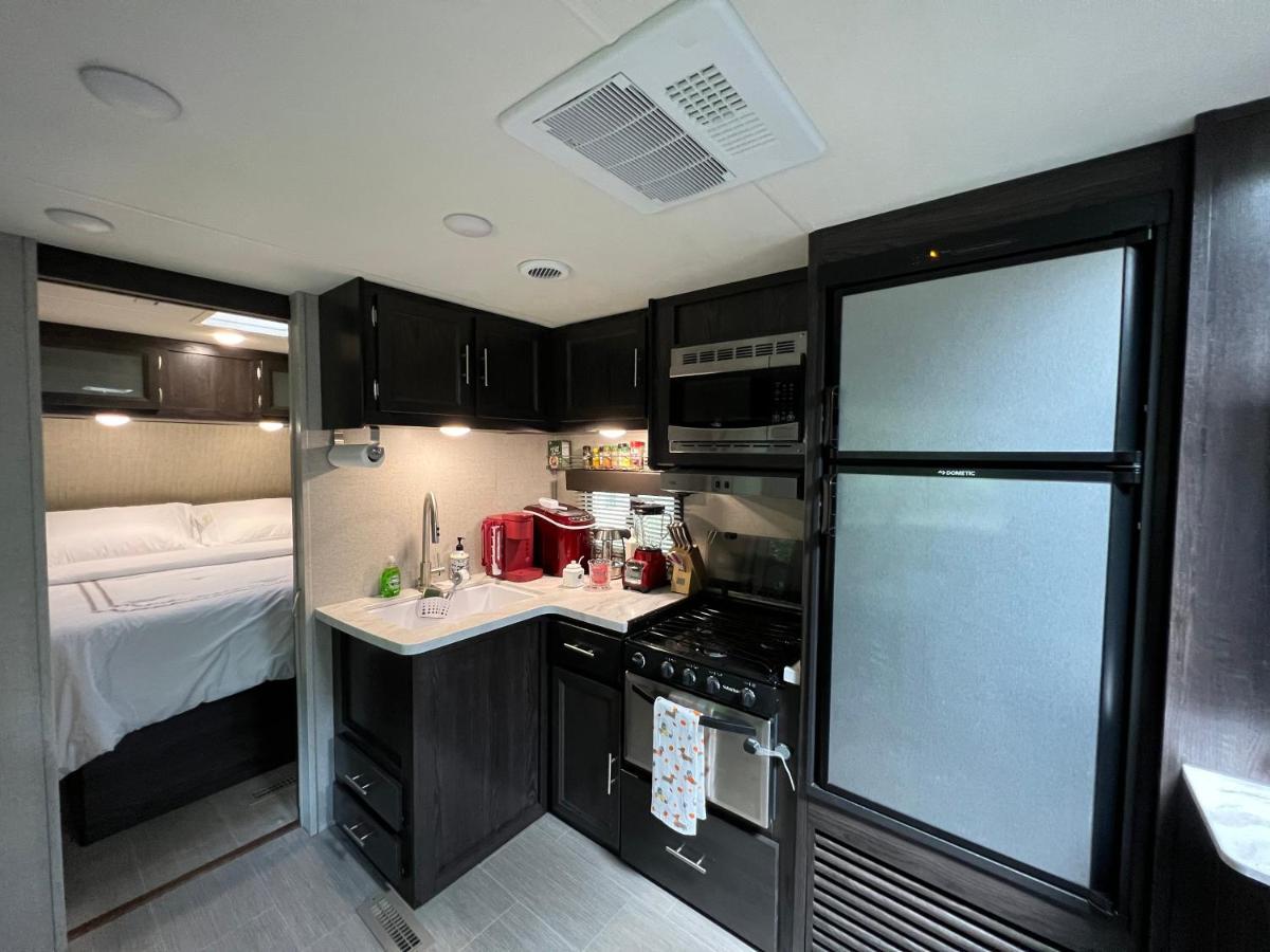 Aldeamento Turístico Lake Front Rv Experience Close To Port Canaveral And Kennedy Space Center *