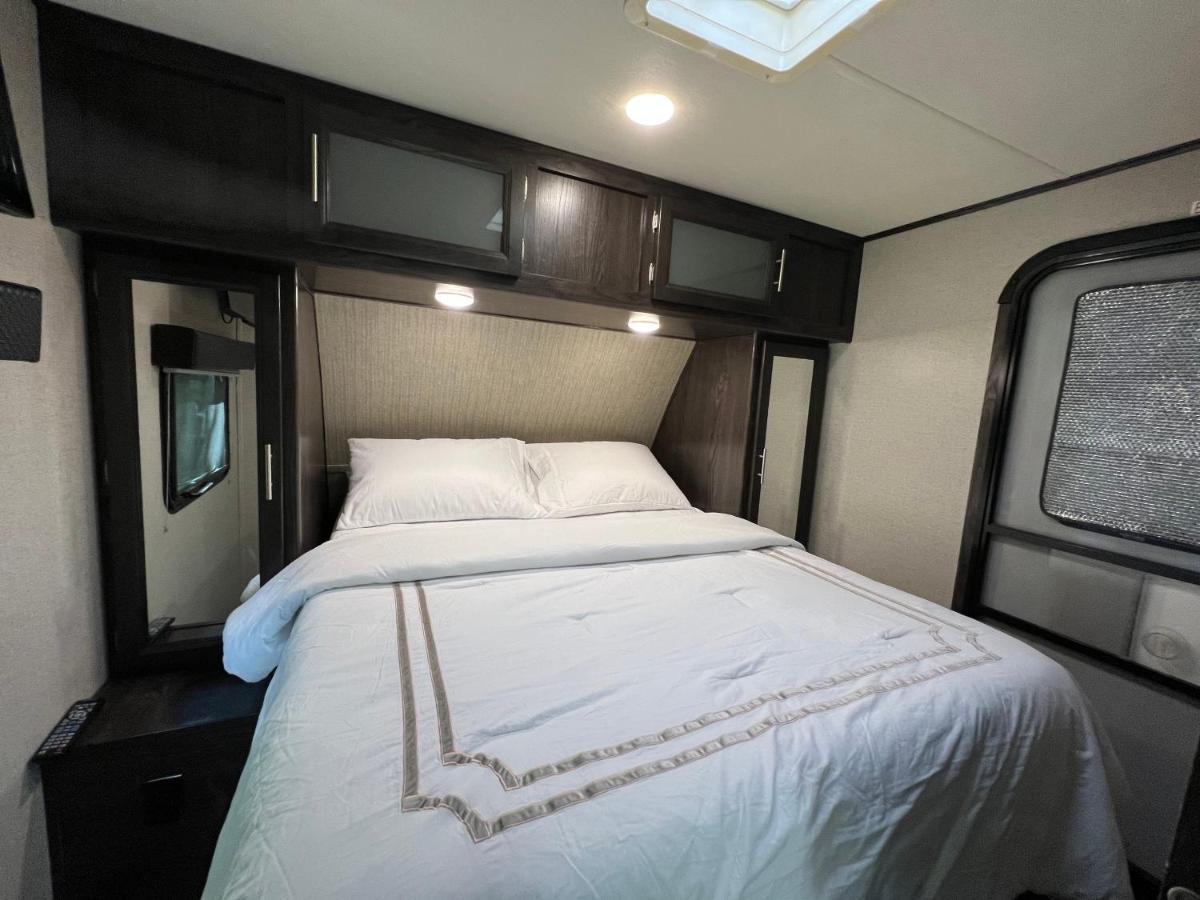 Lake Front Rv Experience Close To Port Canaveral And Kennedy Space Center * Titusville