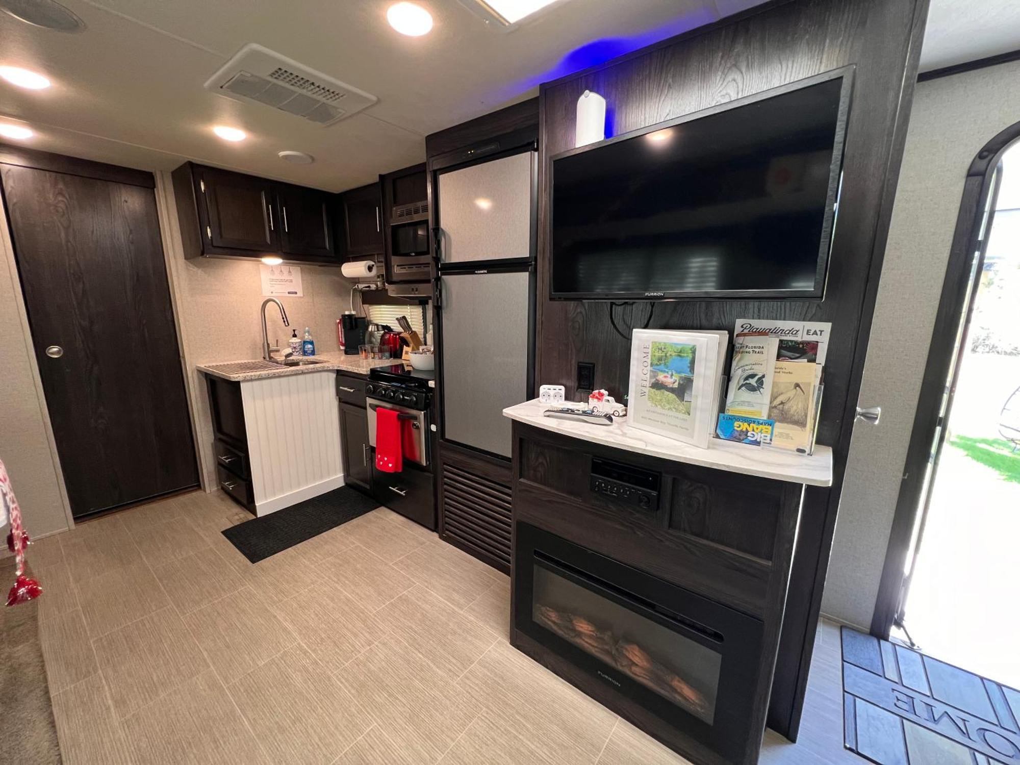 Lake Front Rv Experience Close To Port Canaveral And Kennedy Space Center *